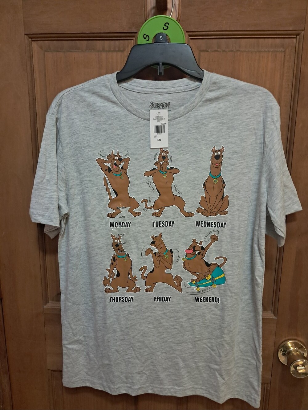 Men’s Light Gray Graphic Tee Featuring Scoby Doo